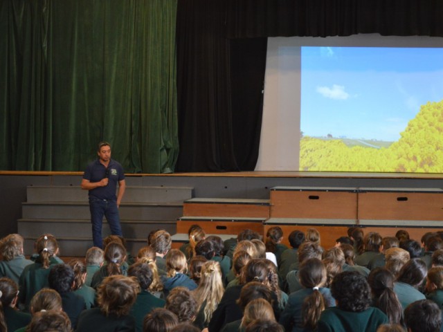 F5 & F6 VISIT FROM FALKLAND ISLANDERS